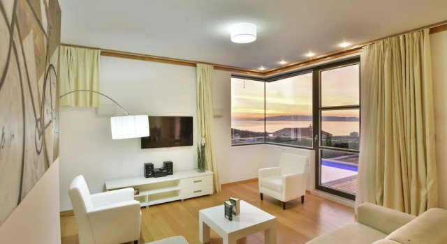Swanky Villa in Makarska With Sauna, Jacuzzi & Mountain Views