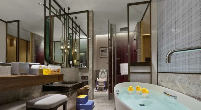 Номер Standard с видом на озеро Hilton Suzhou Yinshan Lake