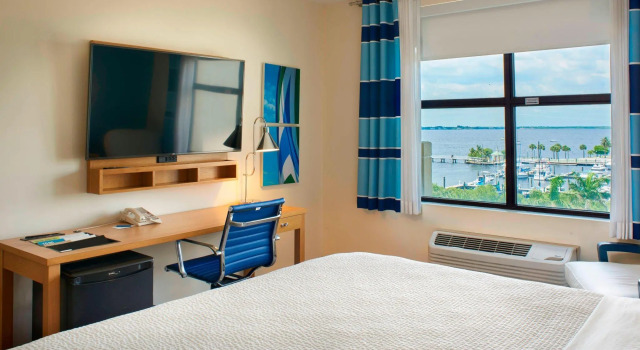 Двухместный номер Standard Four Points by Sheraton Punta Gorda Harborside