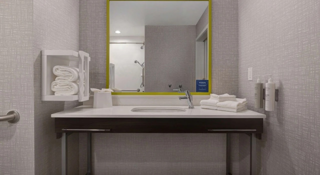 Четырёхместная студия Hampton Inn & Suites Marina
