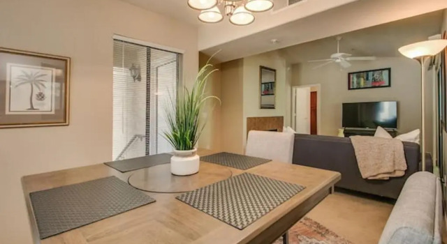 Luxury Paradise Valley Condo, Complete Remodel!, Забронировать Дом для отпуска Отели Скотсдейл с парковкой, Парковка