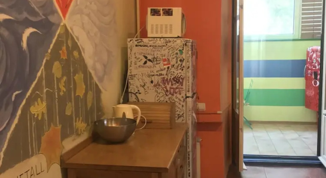 Bett im Wohnheim mit Balkon und mit Blick Elements Hostels