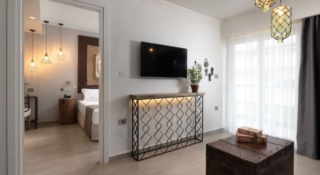 Полулюкс Elakati Luxury Boutique Hotel