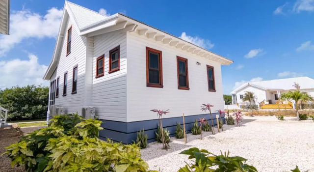 Paradise Cottage and Mistico Beach Club plus Boat Shuttle, Book Vacation Home Villas in Belize Province, Villa