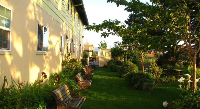 Четырёхместный номер Standard Pacific City Inn