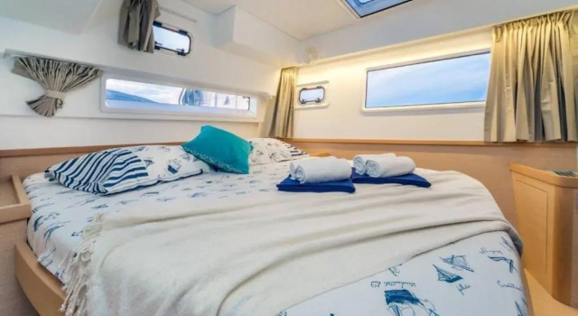 Luxury Catamaran Lagoon 42, AC & GN, Prenota Hotel Splitska 