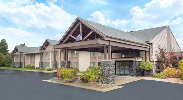 Двухместный люкс Superior Coratel Inn & Suites by Jasper Black River Falls, WI