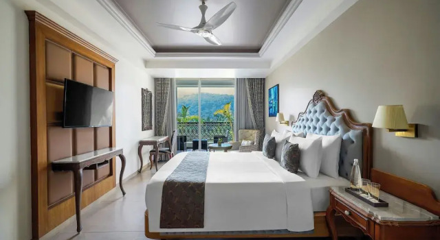 Номер Classic The Fern Shelter Resort Palghar, Series by Marriott