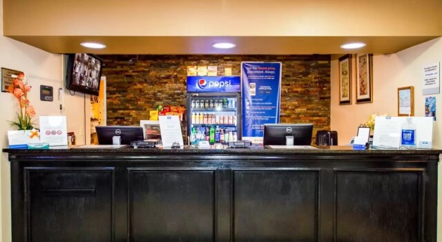 Rodeway Inn, Book Hotel Hoteller i Columbia med parkering, Parkering