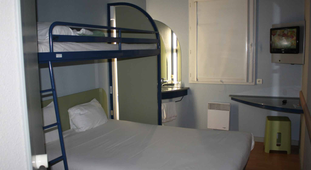 Трёхместный номер Standard ibis budget Lyon Villeurbanne