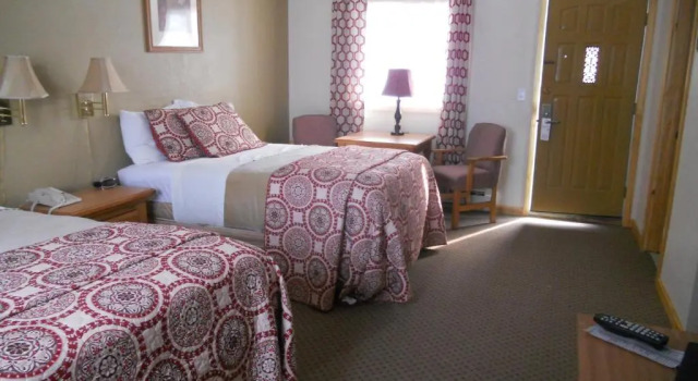 Четырёхместный номер Standard Stone Fence Resort