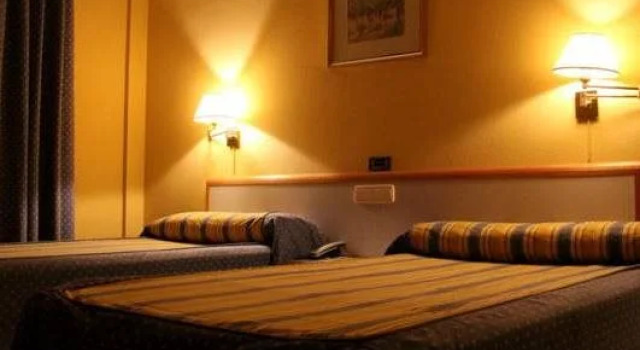 Hotel El Corregidor, Забронировать Отель Санто-Доминго-де-ла-Кальсада Ла-Риоха, рядом с Санто-Доминго-де-ла-Кальсада  Кафедральный музей