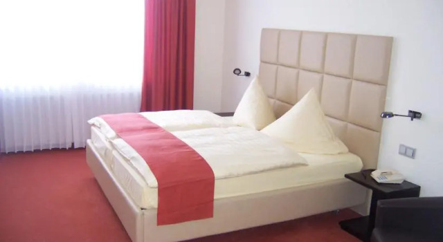 Landgasthof Zur Post, Hochwälder Radstation, Book Hotel Kell am See Saarland