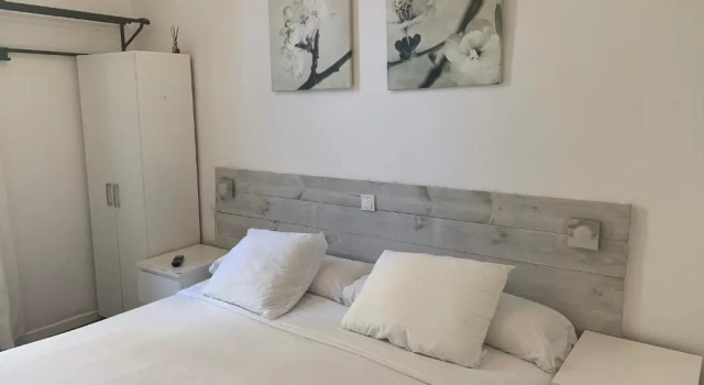 Hostal Eixample, Забронировать Отель Отели Барселоны с парковкой, рядом с Площадь Джорджа Оруэлла, Парковка