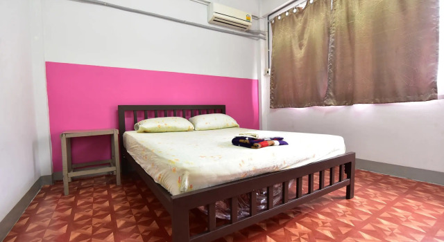 Friend House - Adults Only