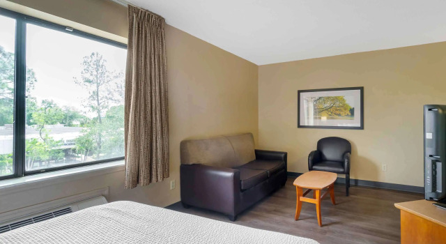 Четырёхместная студия Deluxe Extended Stay America Select Suites Tampa Airport Memorial Hwy