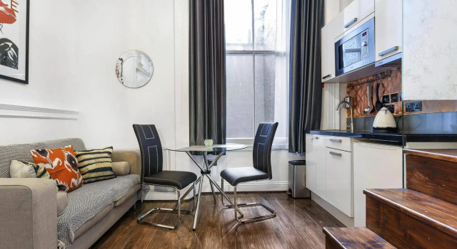 Club Living - Hyde Park Apartments