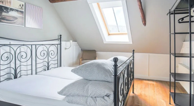 Well Maintained Holiday Home in Old Dutch Haubarg Farmhouse near Egmond aan Zee, Забронировать Отель Отели Норда 3 звезды, 3*