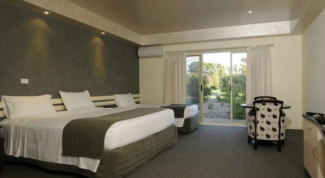 Трёхместный люкс Fairways Resort