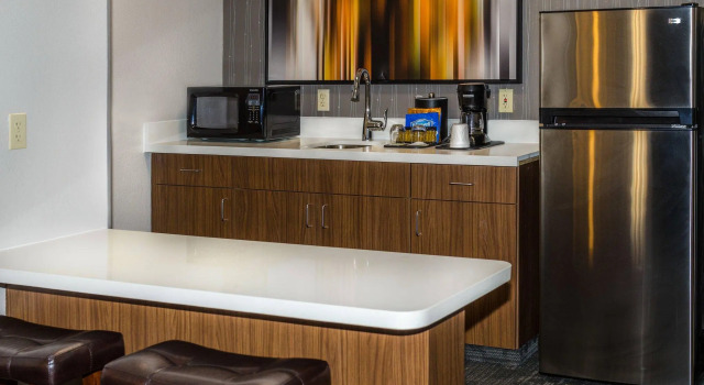 Четырёхместный люкс Courtyard by Marriott Nashville at Opryland