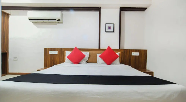 Hotel Holiday