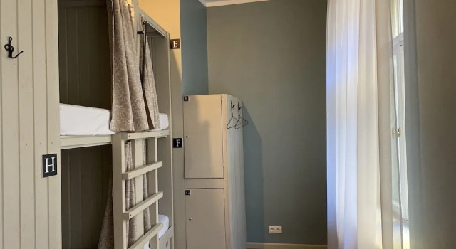Кровать в общем номере Blue Bird Boutique Hostel - Riga Old Town