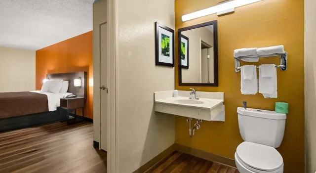 Люкс Suburban Studios Winston-Salem near Hanes Mall