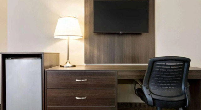 Двухместный номер Standard Travelodge Kingston LaSalle Hotel