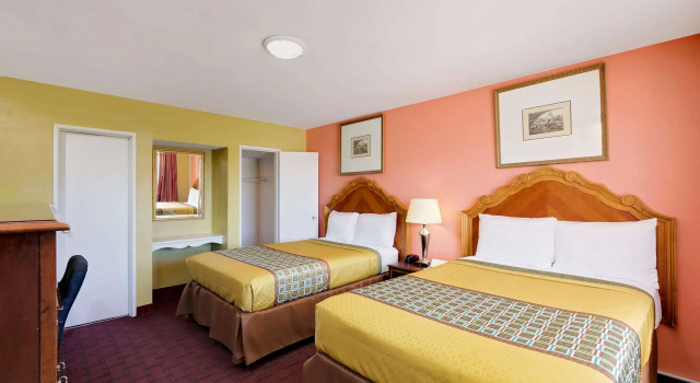 Standardowy czteroosobowy pokój Knights Inn Big Spring