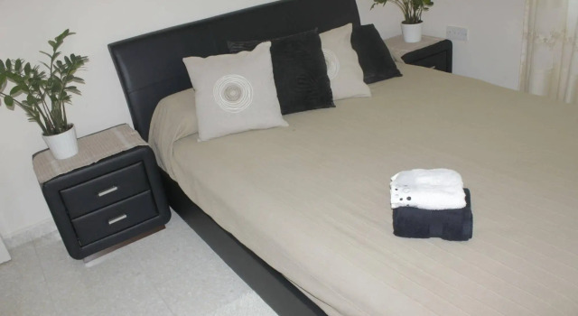 Chloe's Letting's, Rezerwuj Hotel Pafos Pafos, w pobliżu Markideio Theatre
