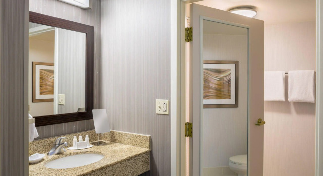 Четырёхместный номер Standard Courtyard by Marriott Providence Downtown
