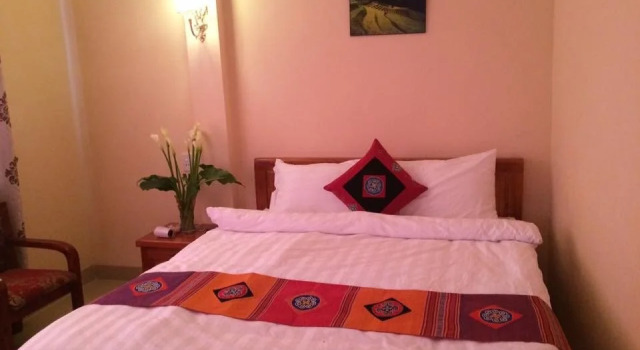 Sapa Moment Hotel, Забронировать Отель Шапа Лаокай, рядом с Рынок Сапа