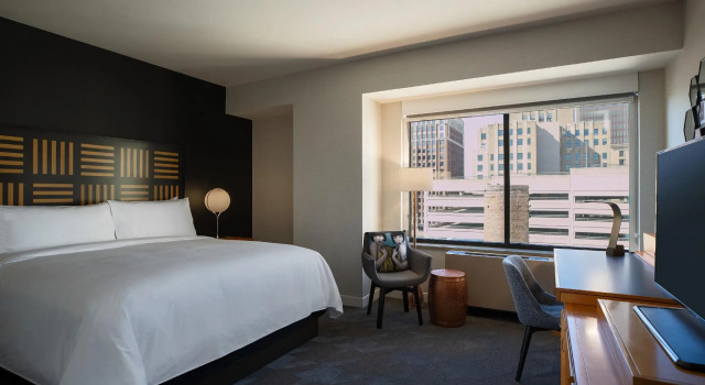 Номер Standard Renaissance Des Moines Savery Hotel