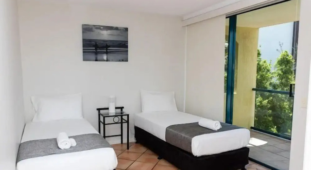 Номер Executive с 2 комнатами с балконом и с видом на воду La Promenade Absolute Waterfront Apartments