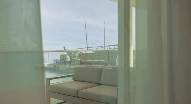 Люкс с балконом и с видом на море Arabella Beach Hotel Kuwait, Vignette Collection by IHG