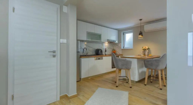 Apartments Pepa, Varaa Huoneisto Hotellit Strožanac pysäköinnillä, Pysäköinti