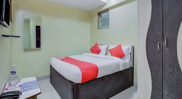 OYO 27822 Amrut Executive, Varaa Hotelli Hotellit Indapur aamiaisella, Aamiainen