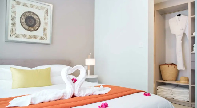 Люкс с 2 комнатами с видом на сад Ocean Legends Beachfront Suites