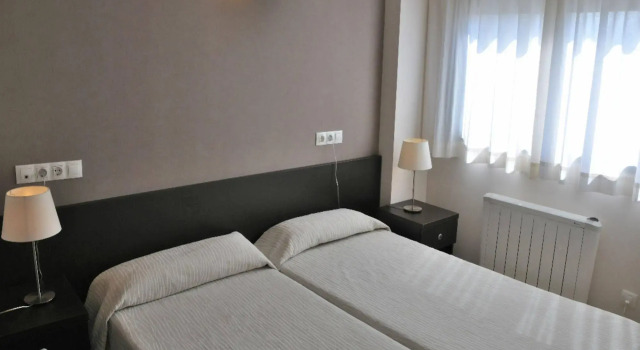 Residencia Universitaria Resa Erasmo, Забронировать Отель Фуэнкарраль – Эль-Пардо Мадрид