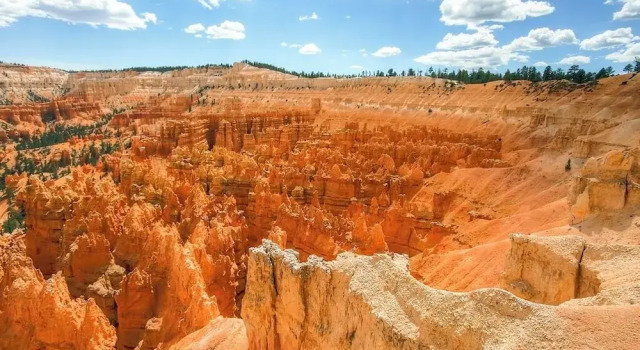 Коттедж с 6 комнатами с балконом Scenic Large-group Retreat, 1 Mi to Bryce Canyon!