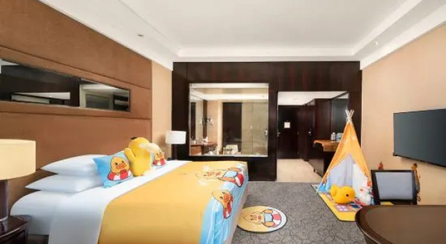 Семейный люкс с видом на озеро New Century Grand Hotel Xuzhou