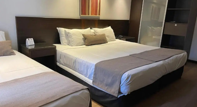 Standard Dreier Zimmer Crystal Tower