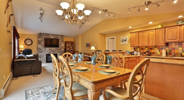 The Tanglewood Lodge- Amazing Ski Home for Groups, Hot Tub, Close to Killington Resort! home, Buchen Sie Ferienhaus Killington 