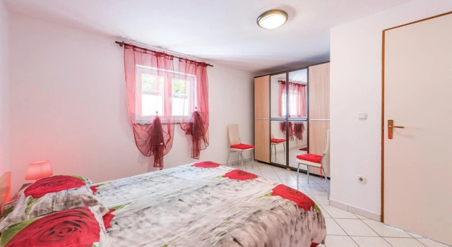 Gorgeous Home In Kastelir, Book Hotel Kaštelir Umag Countryside
