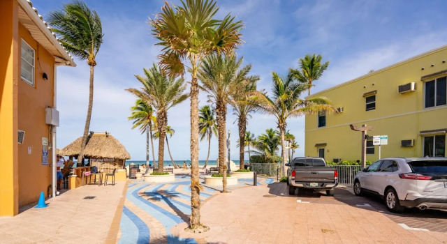 Номер Deluxe The Surf Hollywood Beach