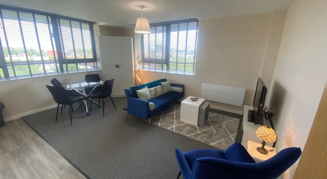2 Bed Flat Near Old Trafford Stadium With Parking, Varaa Huoneisto Asunnot kohteessa Merseyside, Huoneisto