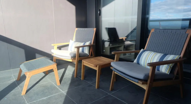 Апартаменты Deluxe Whitehorse Towers Self Service Apartment