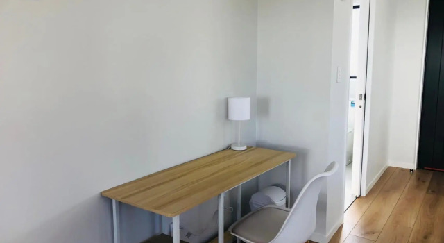 Modern & Luxurious Home 3, Rezerwuj Hotel Hotele w Auckland Region z parkingiem, Parking