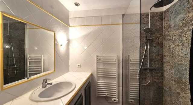 Single Storey Holiday Home With Swimming Pool, Забронировать Дом для отпуска Отели Арля с парковкой, Парковка