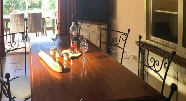 Corsican Apartment Near a Sandy Beach, Varaa Huoneisto Solenzara 
